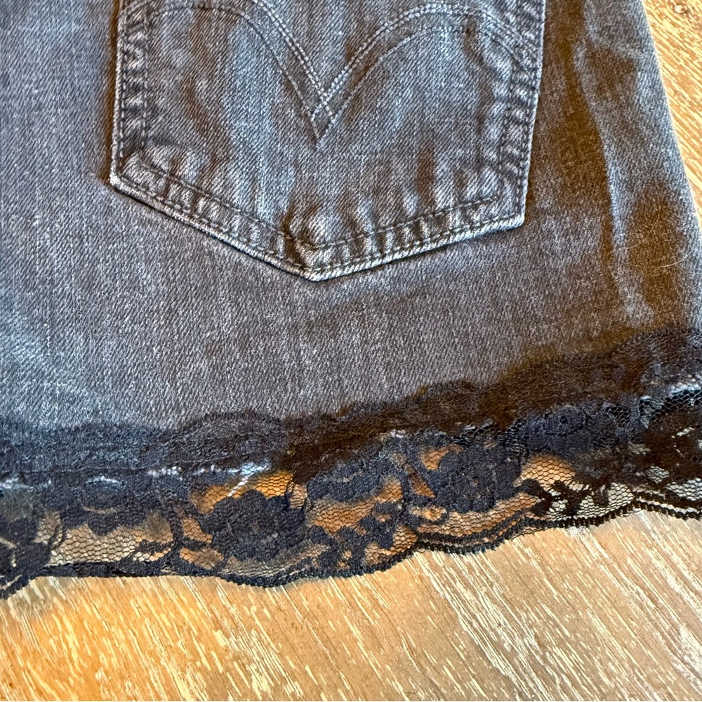Women's Black Levi Denim Shorts with Lace Trim size 7 - Picture 6 of 12